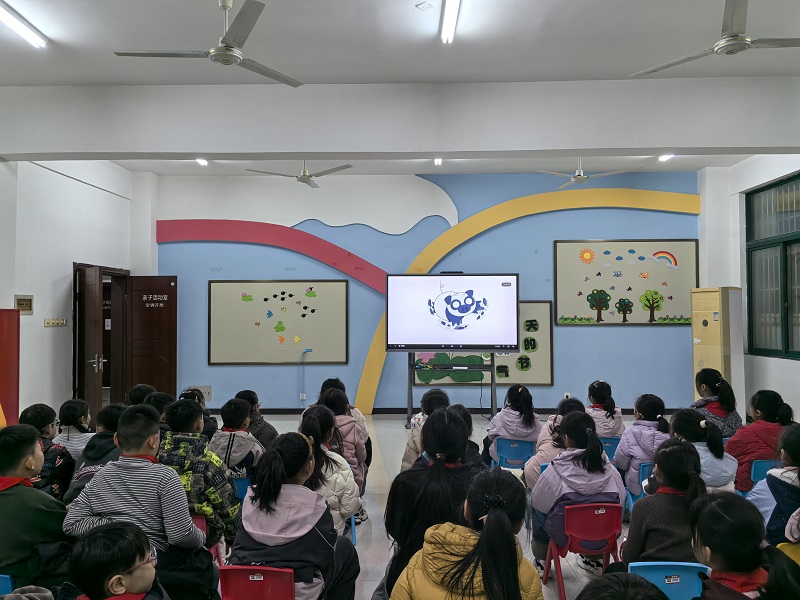 指尖藏匠心 書(shū)香潤(rùn)童心——五河縣實(shí)驗(yàn)小學(xué)走進(jìn)縣圖書(shū)館探尋藝術(shù)與閱讀之美